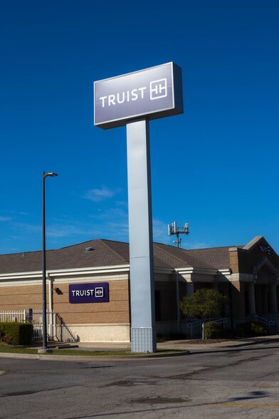 More Photos Of 3544-3624 Forest Ln, Dallas Storefront For Lease