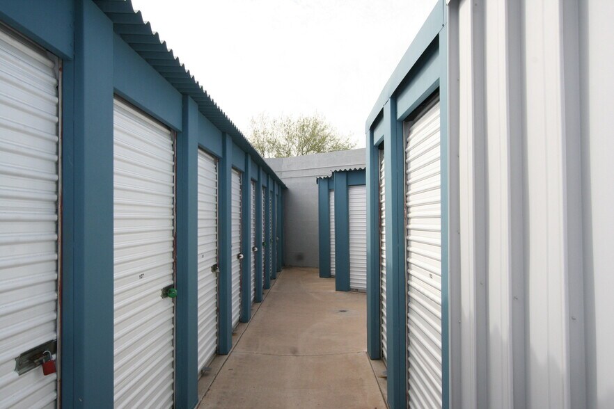More Photos Of 3501 E Van Buren St, Phoenix Self Storage For Sale