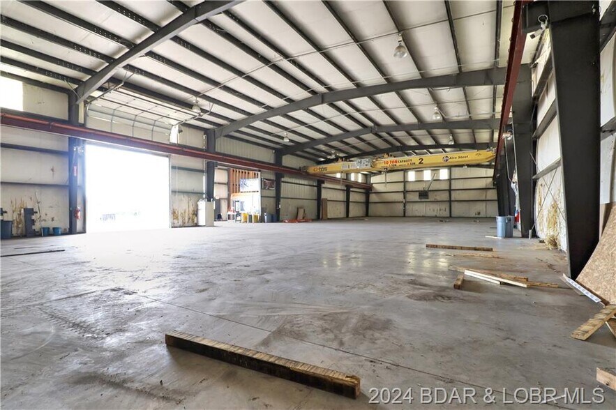More Photos Of 744 Keystone Industrial Park dr, Camdenton Warehouse For Lease