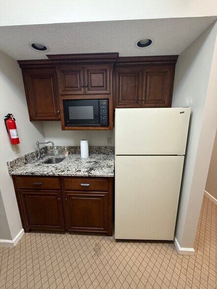 More Photos Of 7601 Waters Ave, Savannah Coworking Space