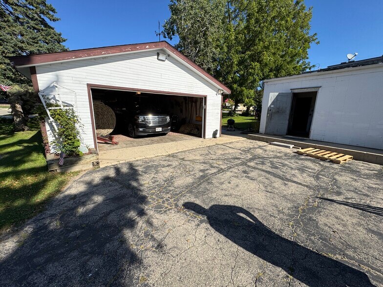 More Photos Of 215 W Main St, Marshall General Retail For Sale