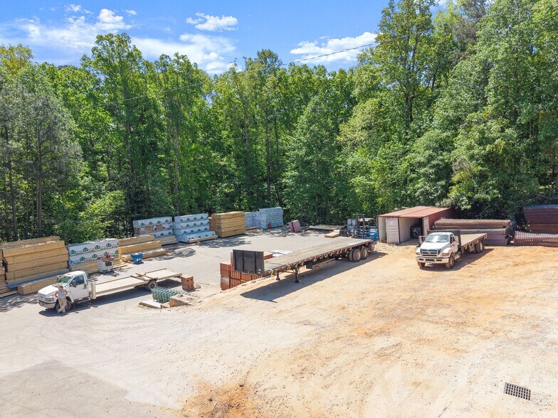 More Photos Of 3917 Old Flowery Branch Rd, Oakwood Flex For Lease