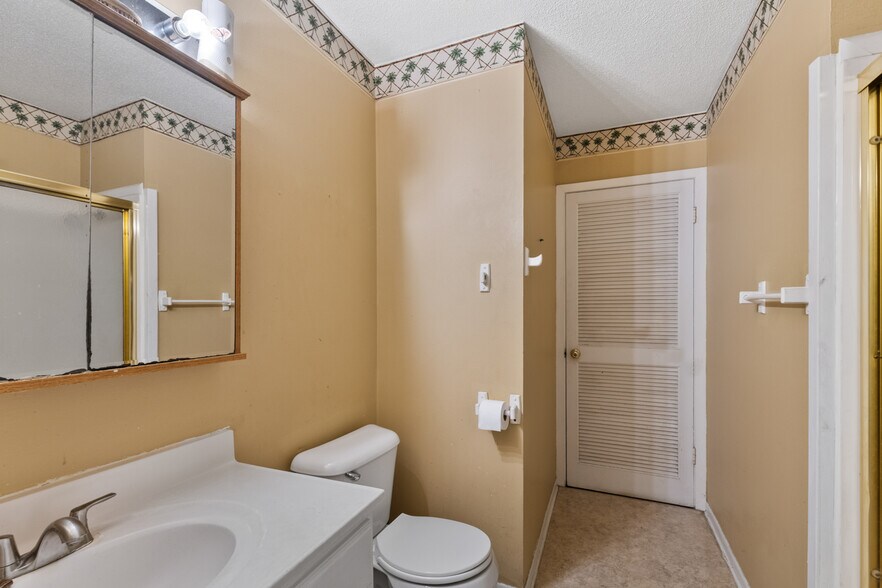 More Photos Of 2319 Vinton St, Omaha Office Residential For Sale