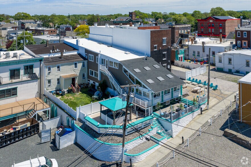 More Photos Of 32 Broad St, Keyport Bar For Sale