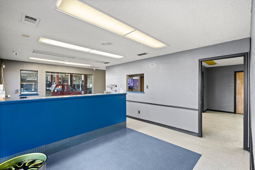 More Photos Of 502 N State Highway 342, Red Oak Industrial For Sale