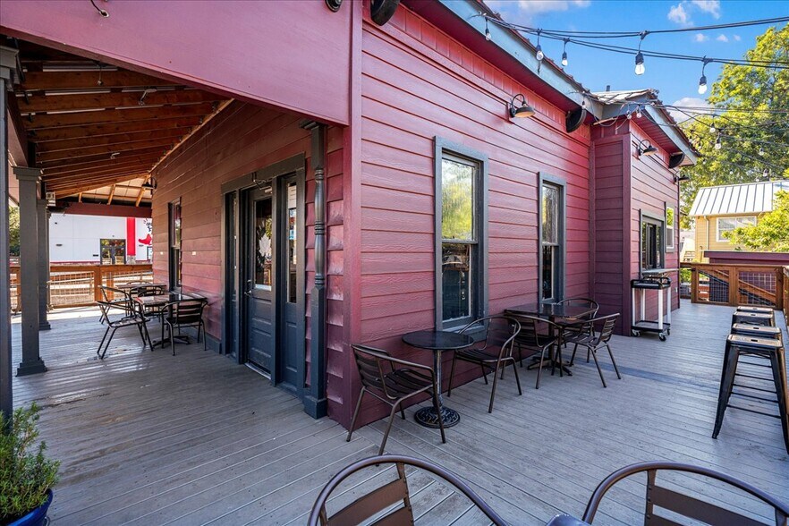 More Photos Of 217 W Hopkins St, San Marcos Restaurant For Sale