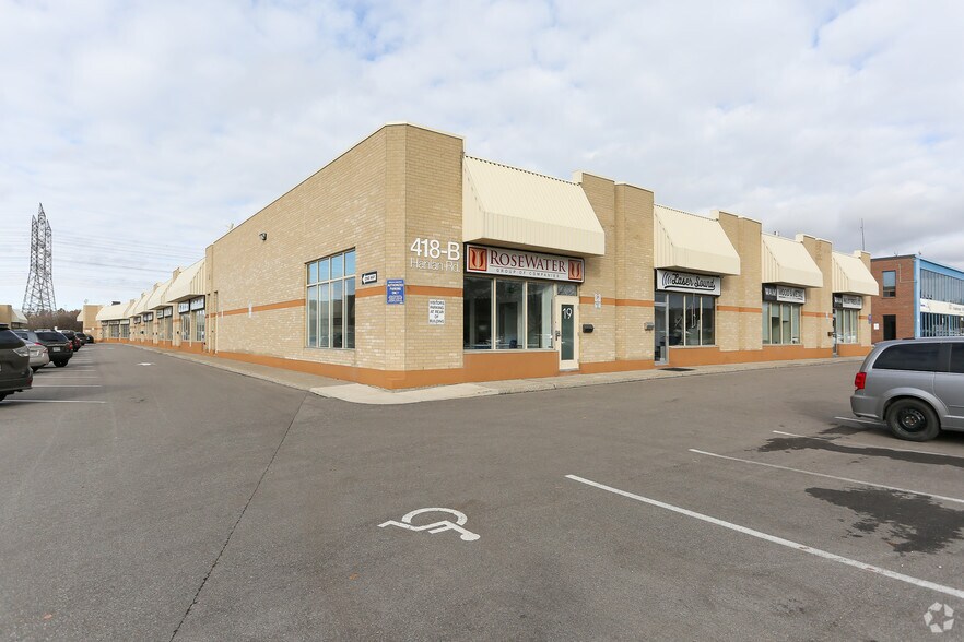 Primary Photo Of 418 Hanlan Rd, Vaughan Light Manufacturing For Sale