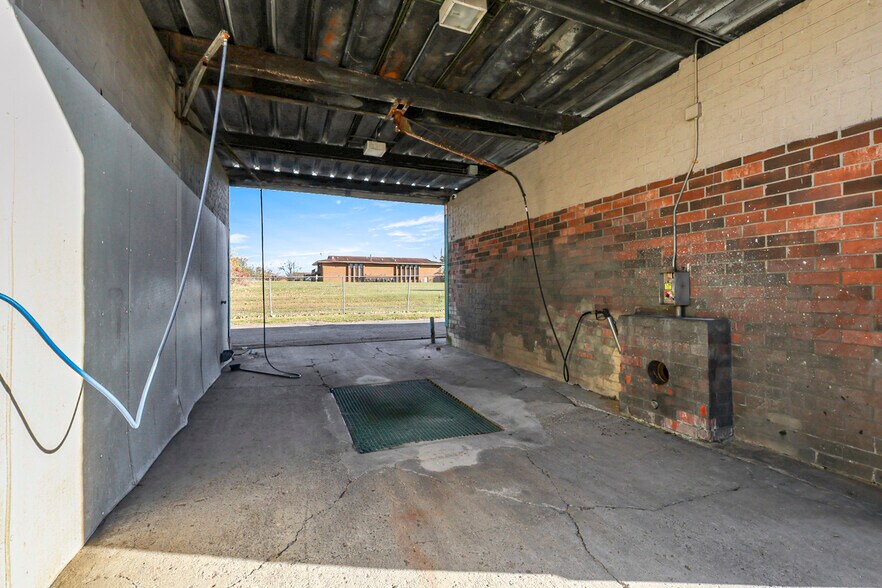 More Photos Of 3422 Flushing Rd, Flint Auto Repair For Sale