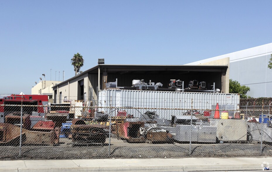 More Photos Of 320 N Crescent Way, Anaheim Warehouse For Lease