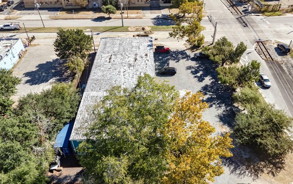 More Photos Of 1316 S 5th Ave, Wilmington Service For Sale