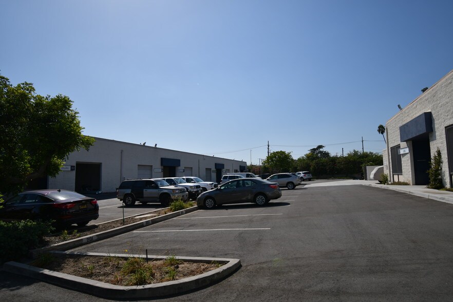 More Photos Of 131 N San Gabriel Blvd, Pasadena Warehouse For Lease