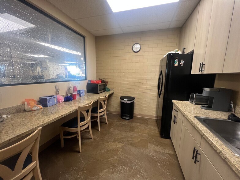 More Photos Of 121 S Center St, Turlock Office For Lease