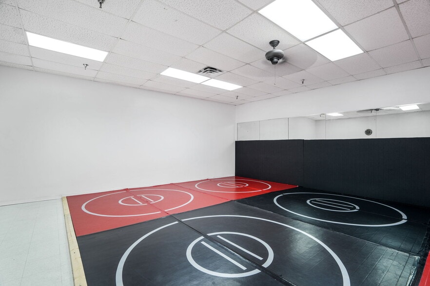 More Photos Of 903 W Parker Rd, Plano Schools For Sale