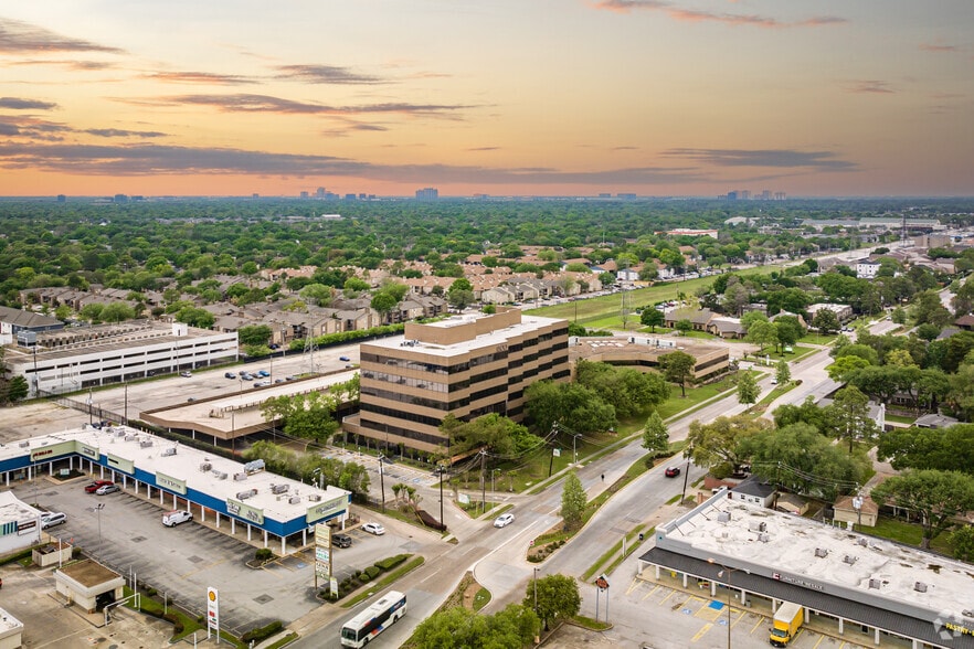 More Photos Of 2500 Wilcrest Dr, Houston Office For Lease