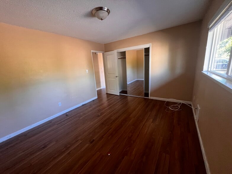 More Photos Of 271 Clay St E, Monmouth Apartments For Sale