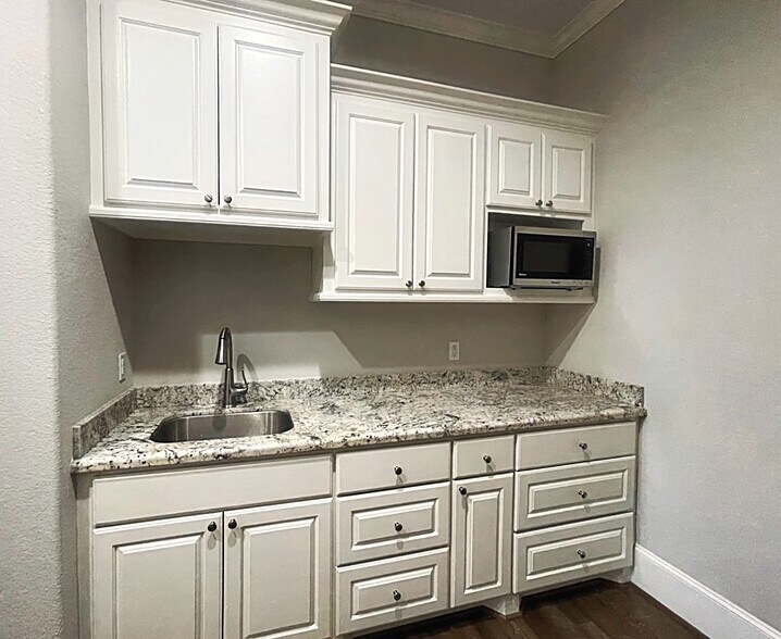 More Photos Of 12246 Queenston Blvd, Houston Medical For Sale
