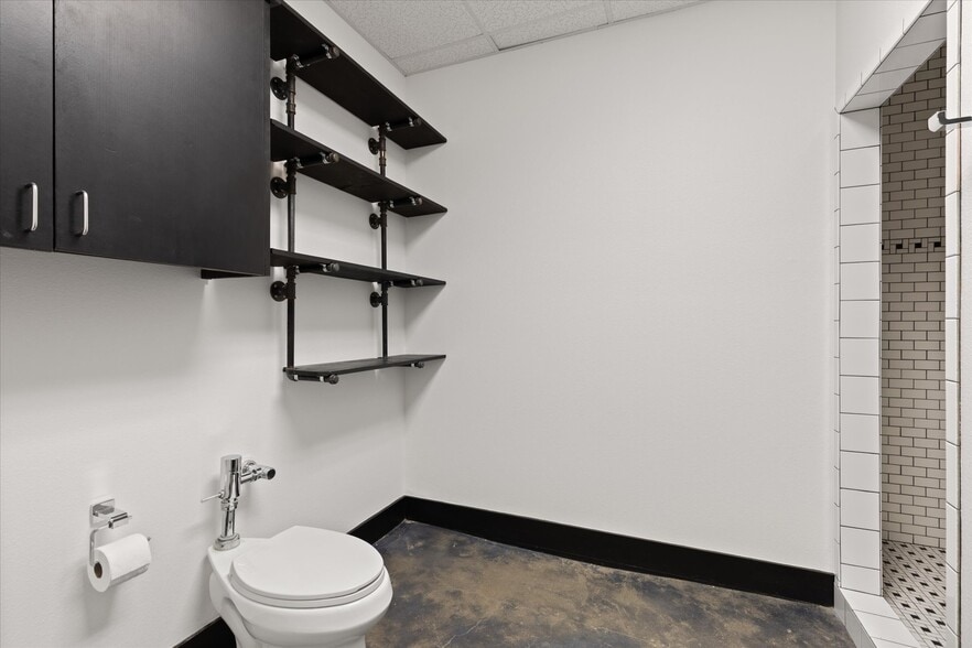 More Photos Of 501 N 3rd St, Longview Office For Sale