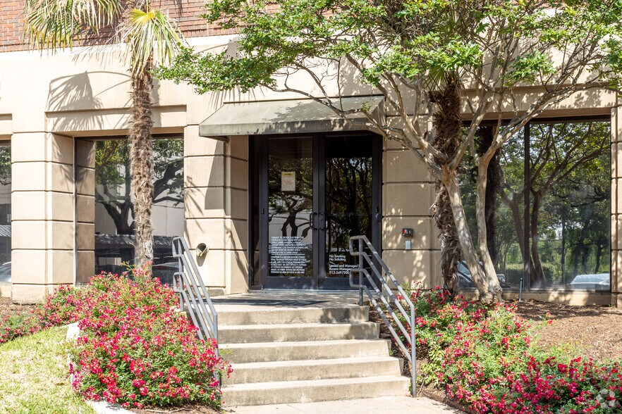 More Photos Of 8627 MoPac Expy N, Austin Office For Lease