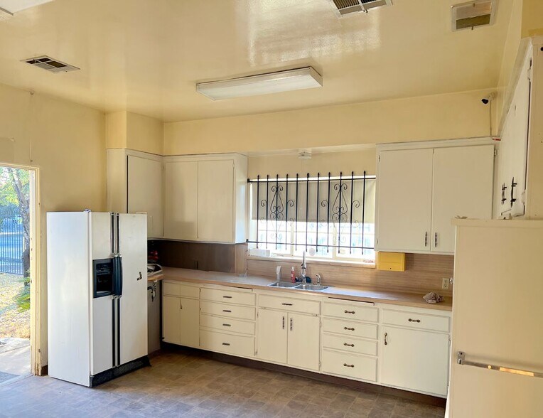 More Photos Of 3201 Niles St, Bakersfield General Retail For Sale