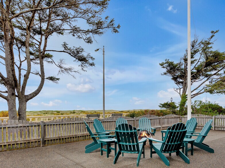 More Photos Of 1021 Promenade, Seaside Specialty For Sale