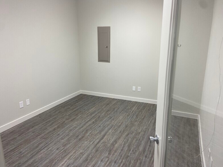 More Photos Of 26311 Interstate 45, The Woodlands Storefront For Lease