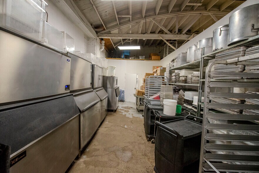 More Photos Of 1419 W Diversey Pky, Chicago Office For Sale