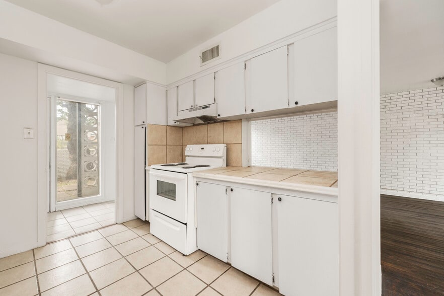 More Photos Of 3701-3743 Wesley Dr, Montgomery Apartments For Sale
