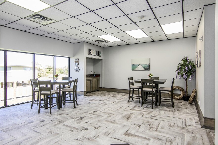 More Photos Of 601 Cien Rd, Kemah Unknown For Lease