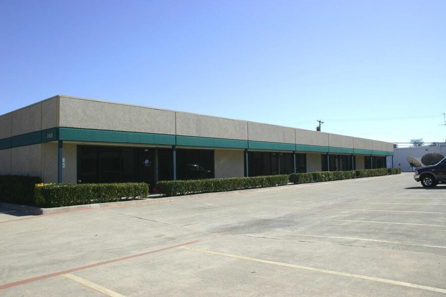 More Photos Of 1411 E Lemay Dr, Carrollton Research And Development For Lease