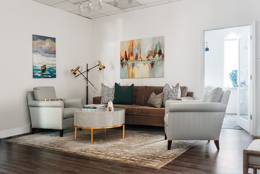 More Photos Of 6819 Elm St, McLean Office For Lease