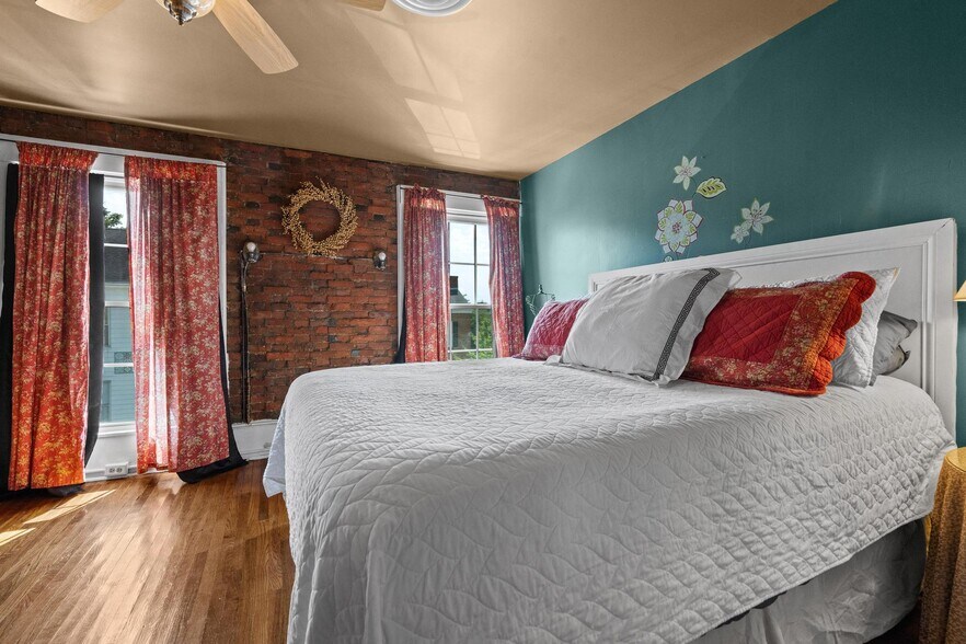 More Photos Of 115 W Main St, Wilmington Office For Sale