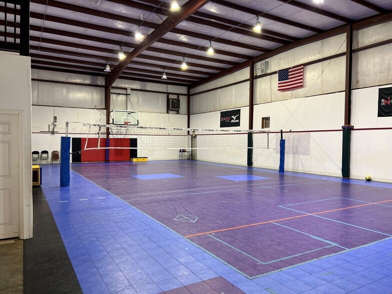 More Photos Of 5110 NW Waukomis Dr, Northmoor Warehouse For Lease