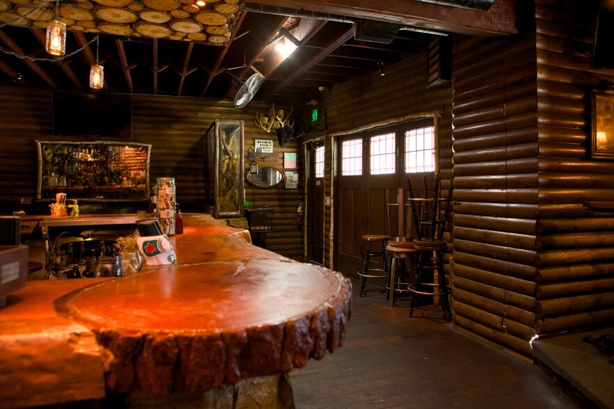 More Photos Of 10939 Venice Blvd, Los Angeles Bar For Sale
