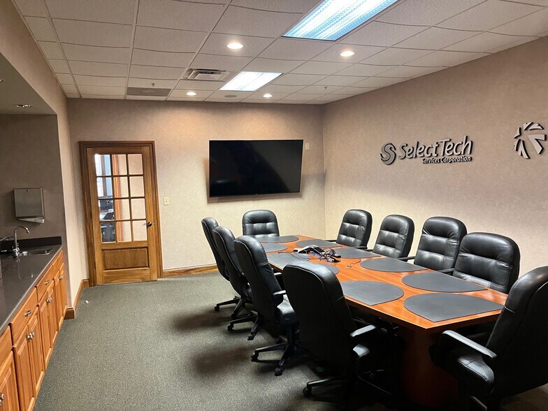 More Photos Of 8045 Washington Village Dr, Dayton Office For Sale