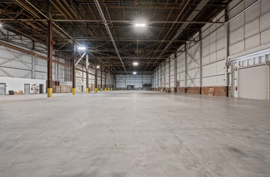 More Photos Of 640 N Washington Ave, Bridgeport Warehouse For Lease