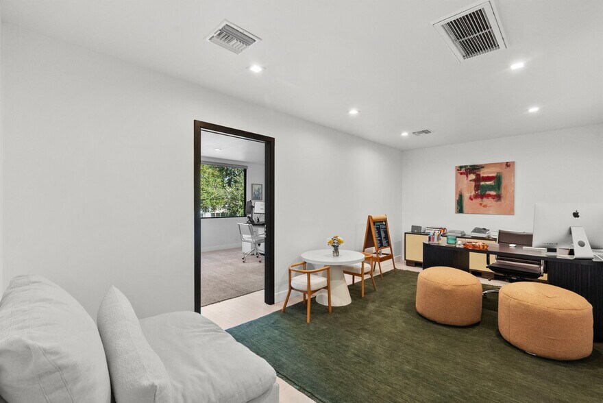 More Photos Of 24325 Main St, Newhall Office For Lease
