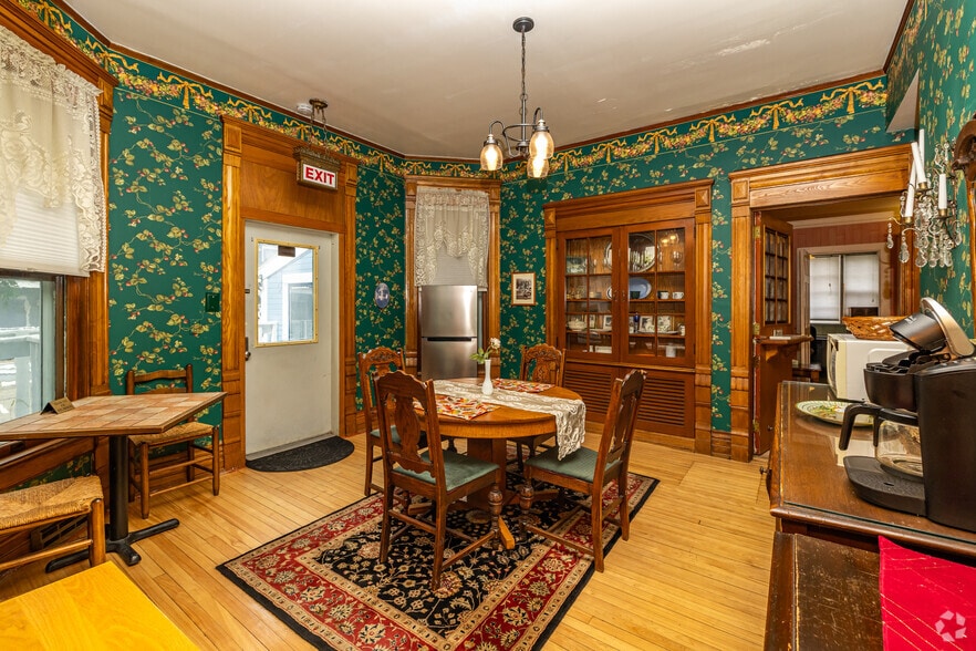 More Photos Of 910 River Rd, Wisconsin Dells Hotel For Sale