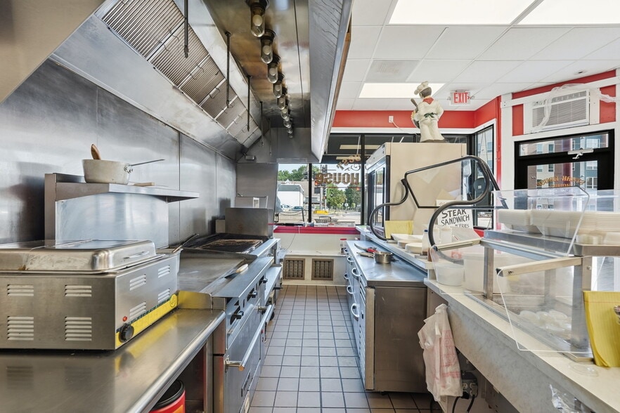 More Photos Of 860 W University Ave, Saint Paul Restaurant For Sale