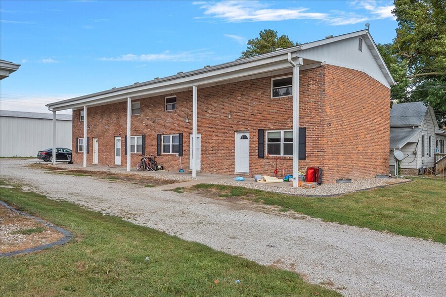 More Photos Of 507 Washington St, Pawnee Apartments For Sale