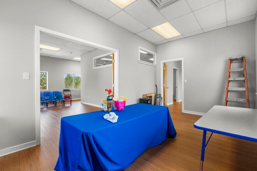 More Photos Of 151 Meadow St, Branford Storefront Retail Office For Lease