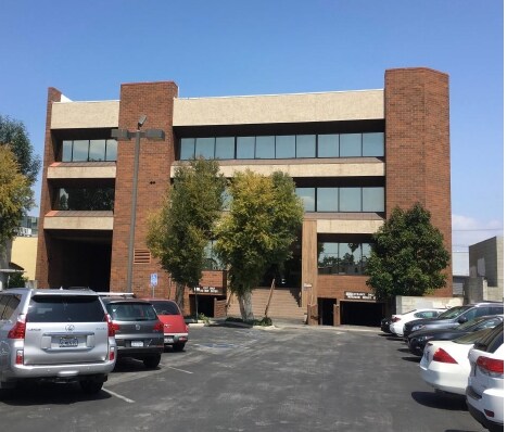 More Photos Of 5567 Reseda Blvd, Tarzana Office For Sale