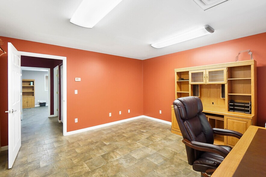 More Photos Of 6220 Knollwood Rd, Springfield Warehouse For Sale