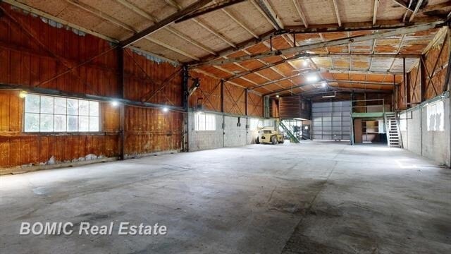 More Photos Of 9010 Dixie Hwy, Birch Run Warehouse For Lease