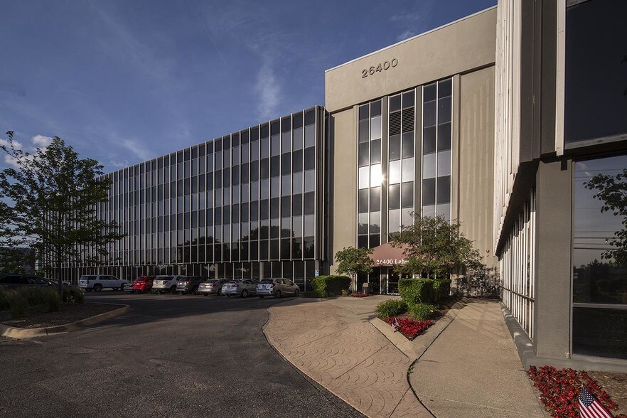 More Photos Of 26400 Lahser Rd, Southfield Medical For Lease