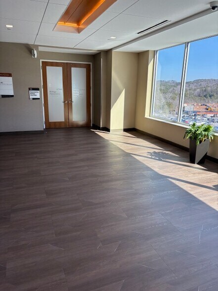 More Photos Of 460 Northside Cherokee Blvd, Canton Hospital For Lease