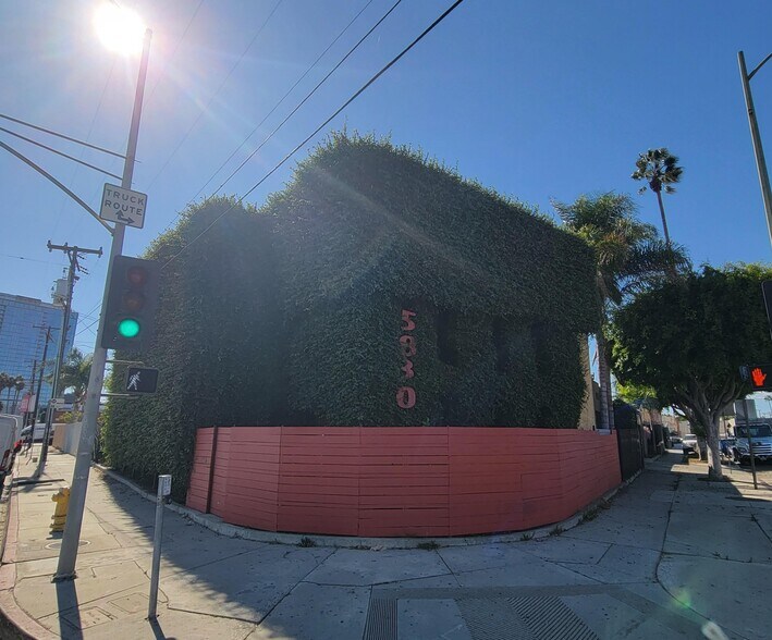 More Photos Of 5830 Adams Blvd, Culver City Showroom For Sale