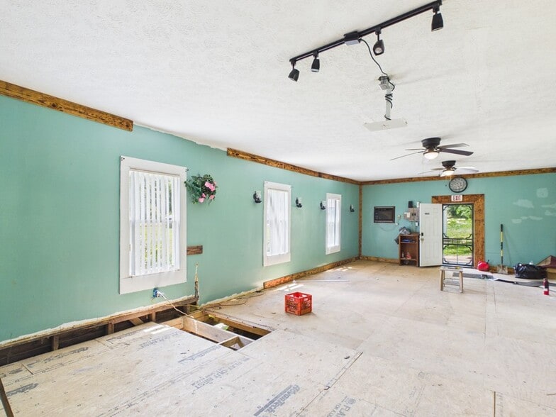 More Photos Of 2071 Mattie Rd, Louisa Religious Facility For Sale