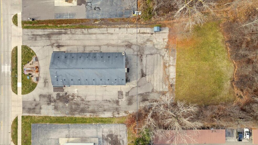 More Photos Of 8840 Macomb St, Grosse Ile General Retail For Sale