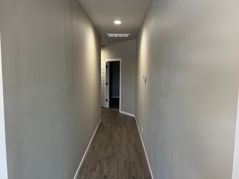 More Photos Of 3450 W 151st St S, Kiefer Warehouse For Lease