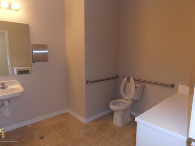 More Photos Of 839 S Cedar St, Mason Medical For Sale